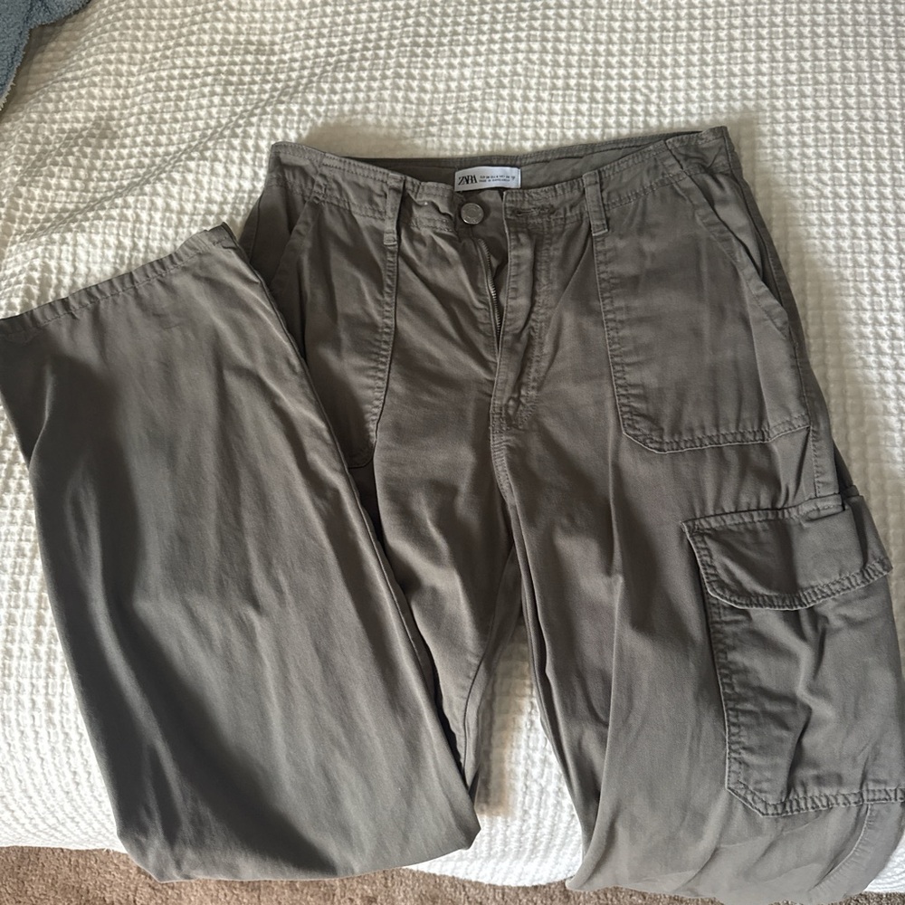 Zara Cargo Pants in Green